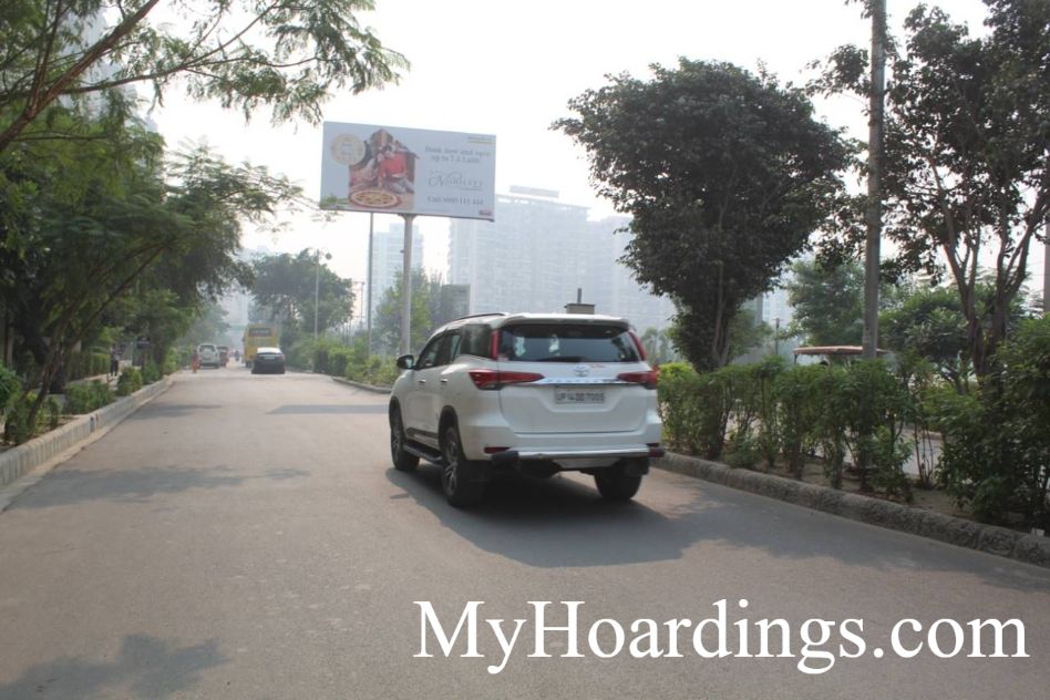 Hoardings Advertising on Crossing Golf Club to GH 07 in Noida, Billboard Agency in Noida