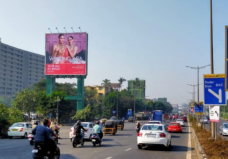 DOOH advertising analytics showing real-time engagement metrics, audience data, and performance measurement compared to traditional static hoardings in urban India.