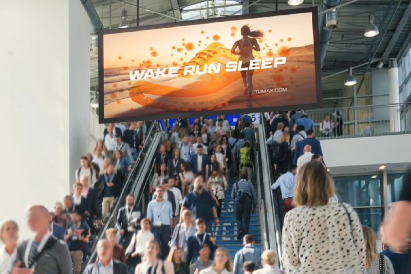 Cost-effective DOOH advertising for startups and mid-sized businesses in Indian metro cities using LED screens, mall displays, and transit panels.