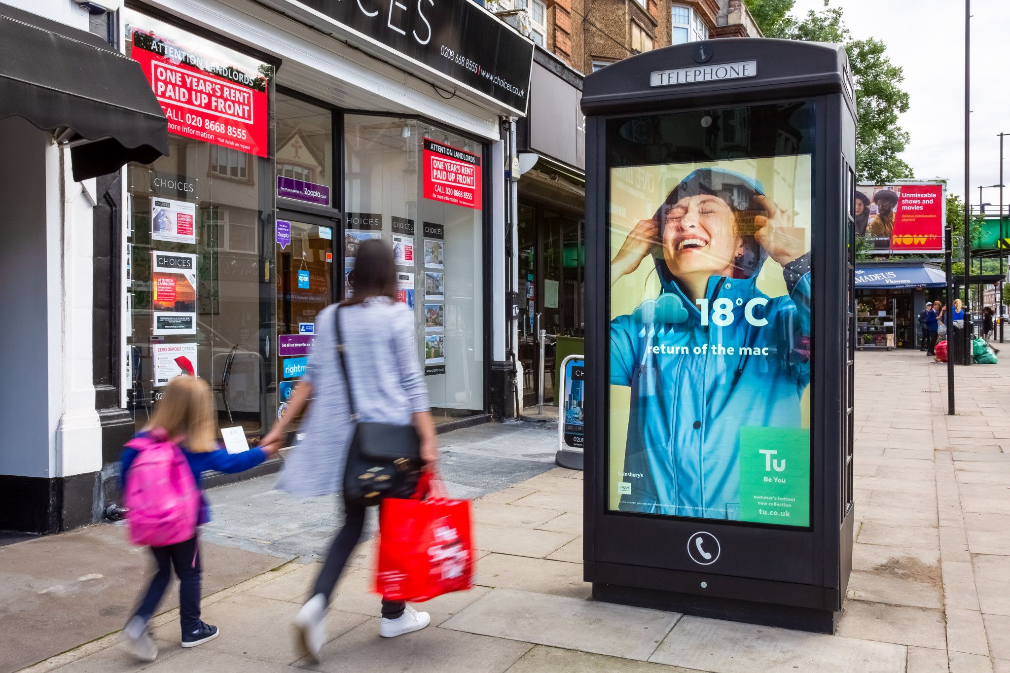 Brands in India weigh cost, flexibility, targeting precision and execution speed before choosing between static OOH and dynamic DOOH.