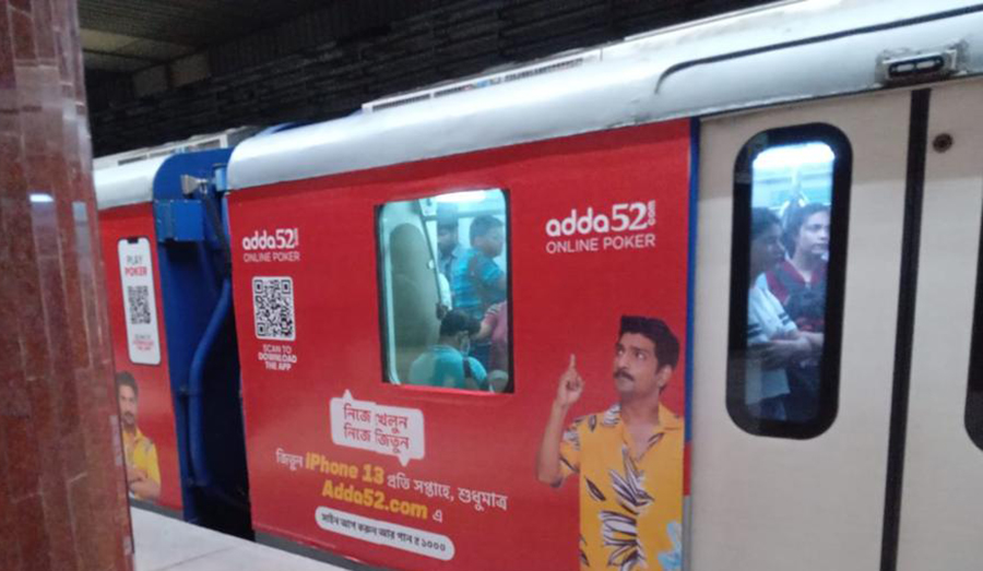 Metro Inside-Train Advertising vs Traditional Outdoor Media in India | Better Engagement & Brand Recall