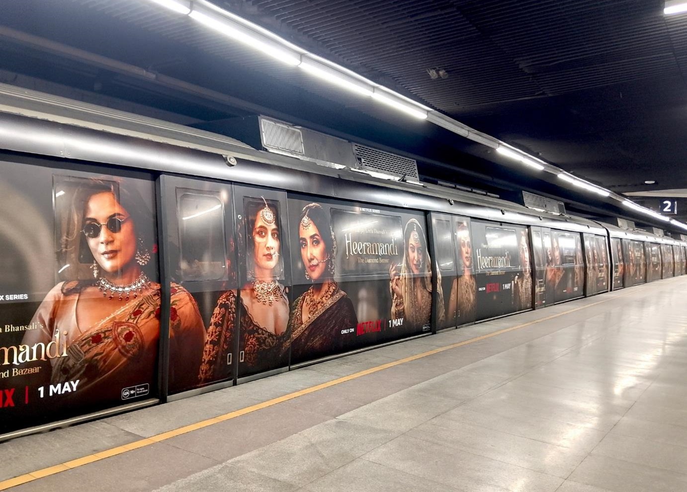 Compare metro platform ads vs digital billboards and learn why metro advertising delivers stronger impact for urban commuters.