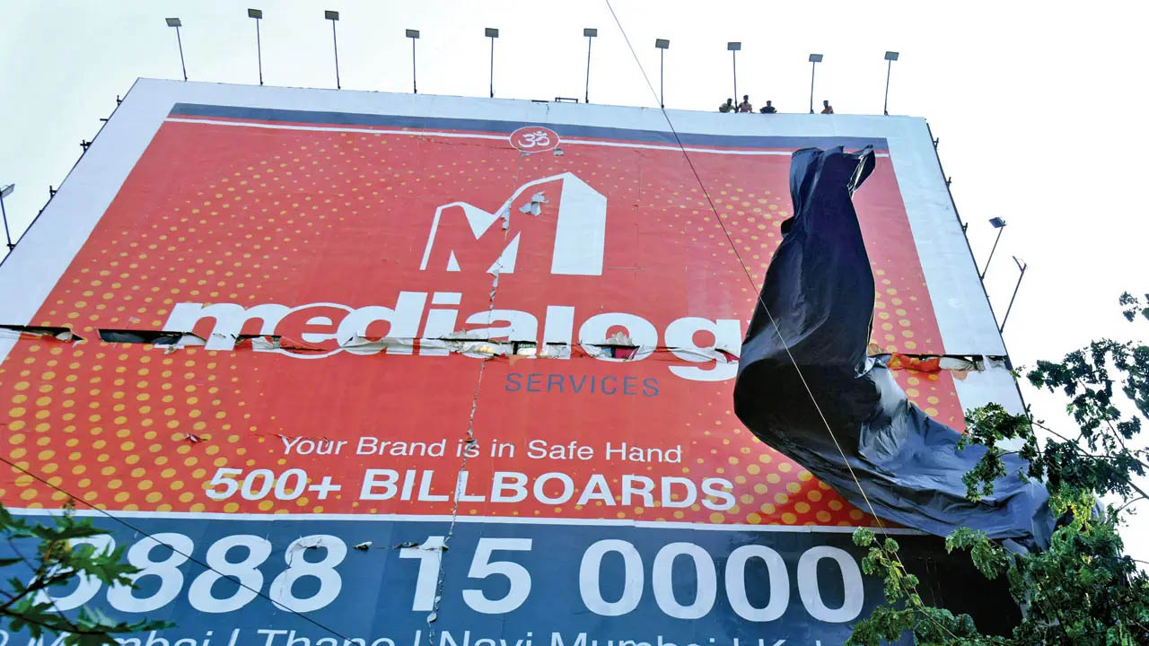How Agencies Handle Unauthorized or Illegal Hoardings and Regulatory Risk