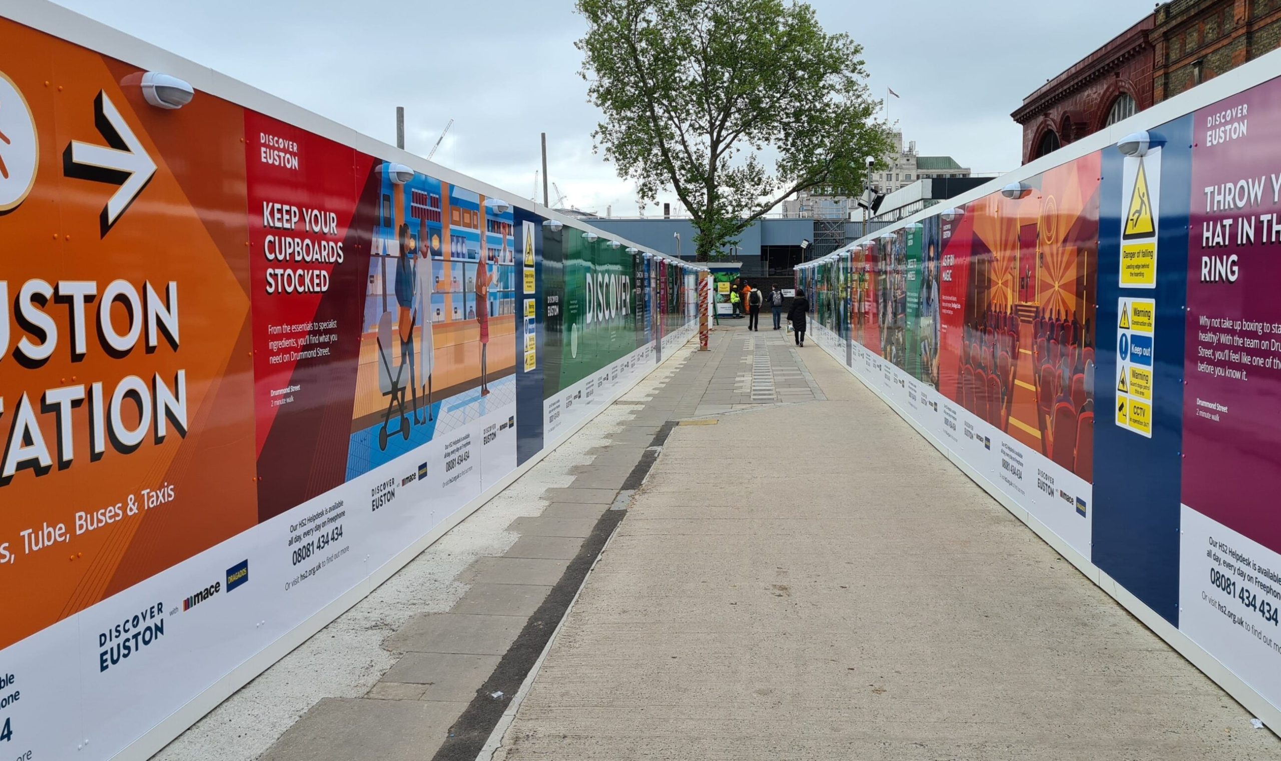 Emerging standards for eco-friendly hoarding materials in India include biodegradable, recyclable substrates, solar power, and sustainable inks.