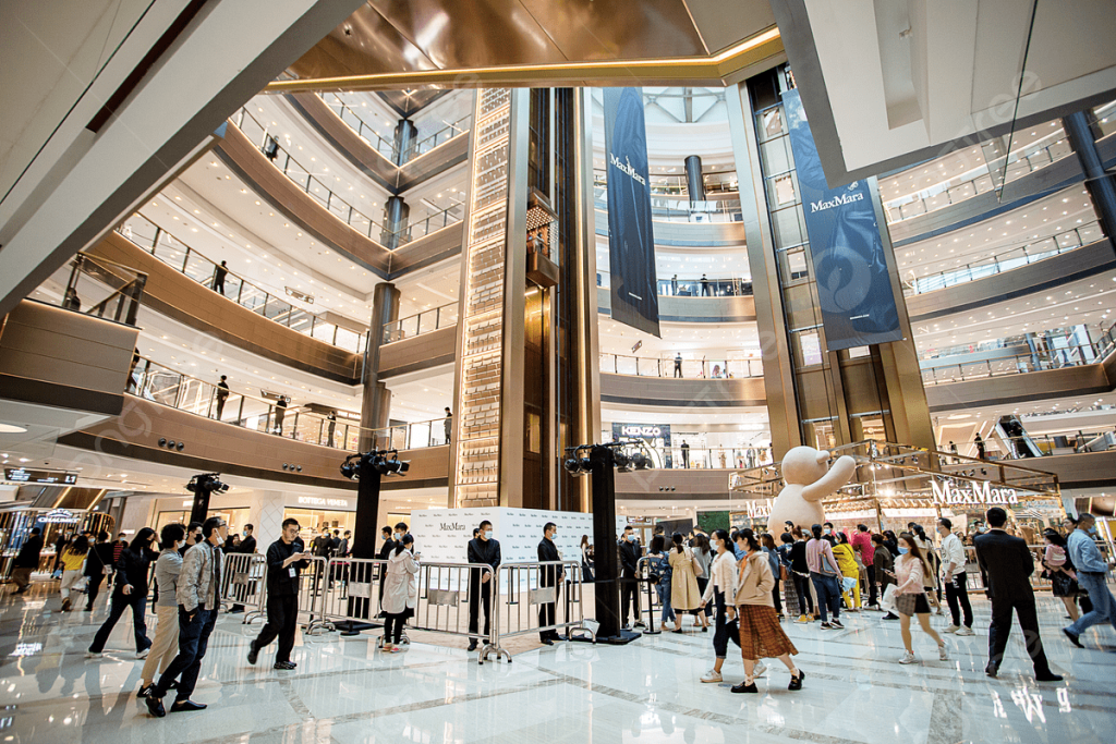 Weekend mall advertising