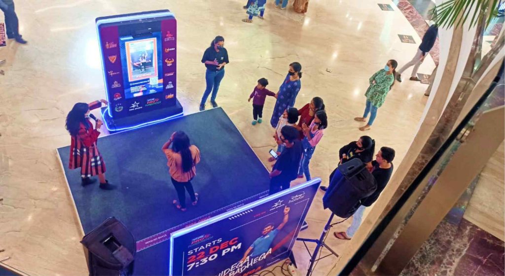 Why Mall Ads Need to Stop Selling and Start Playing