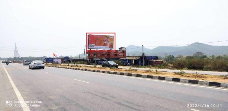 Discover the complete cost, reach, and ROI of highway advertising in India. Learn pricing ranges, audience insights, top highways, and ROI strategies for high-impact OOH campaigns across national highways.