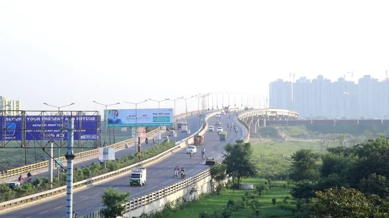 NH-24 (Now NH-9): High-Visibility Advertising Between Delhi and Lucknow boosts brand reach along this high-traffic corridor.