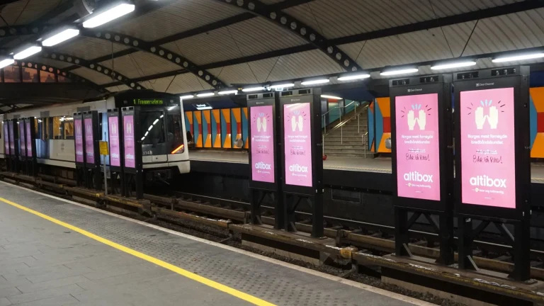 Sustainability in train branding focuses on eco-friendly materials and practices that reduce waste and energy use.