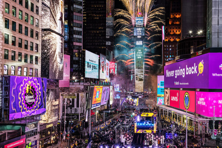 New Year’s Day Outdoor Media Ideas to Start 2026 with a Bang