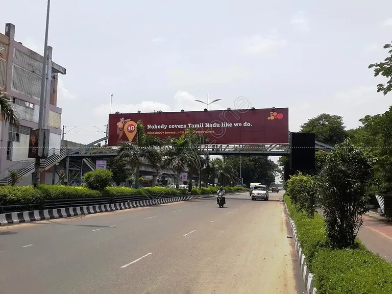 Smart outdoor advertising