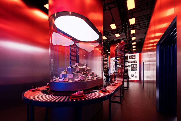 The Nike conveyor belt and carousel branding campaign at JFK stands out as a perfect fusion of form, function, and emotion. By using airport infrastructure as a branding medium, Nike turned passive spaces into moving advertisements.