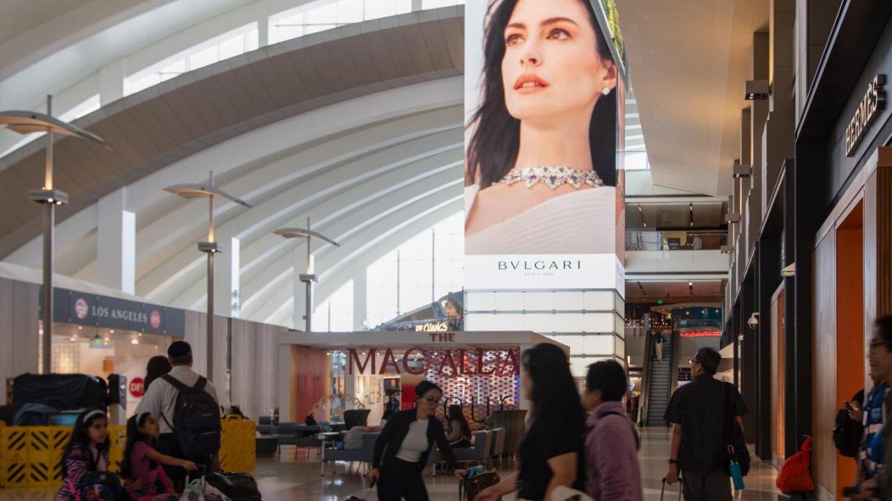 how does airport advertising help brands reach high-value and premium audiences