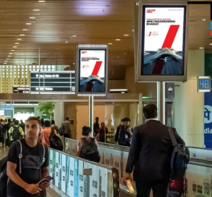 How do digital airport advertisements differ from static airport advertisements in terms of effectiveness