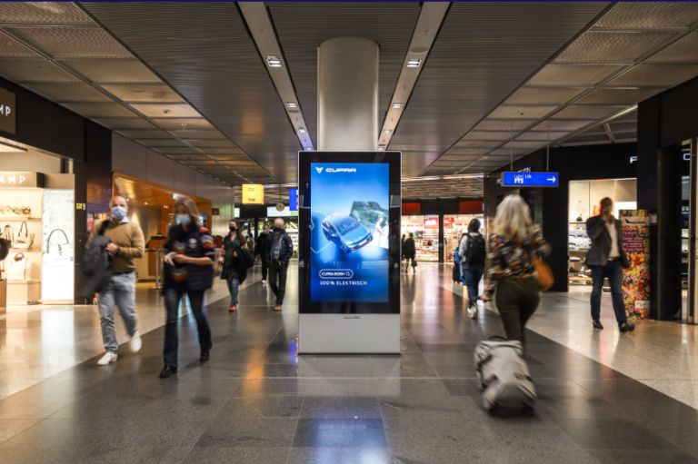 Transit audience insights explain who views airport DOOH screens and when passengers engage most during the journey.