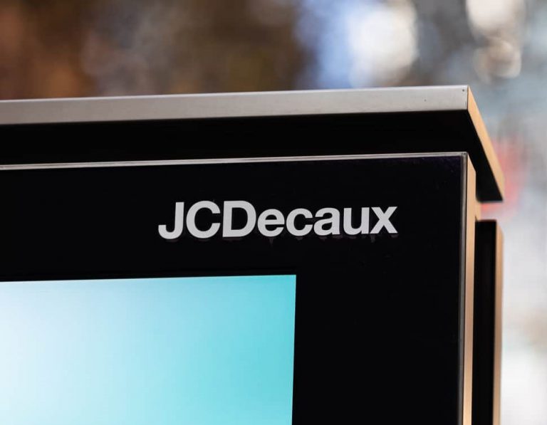 JCDecaux financial update, Outdoor media revenue, Global ad industry, DOOH market trends, Advertising company losses