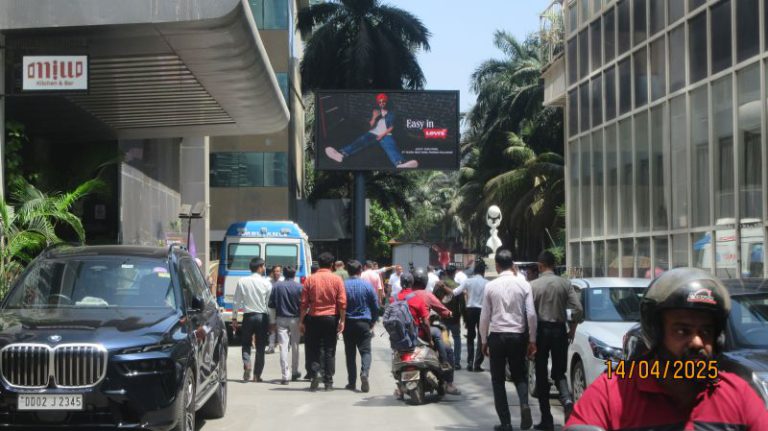 Ambient DOOH campaigns, Interactive digital billboards, Experiential out-of-home ads, Contextual digital signage, Creative DOOH marketing