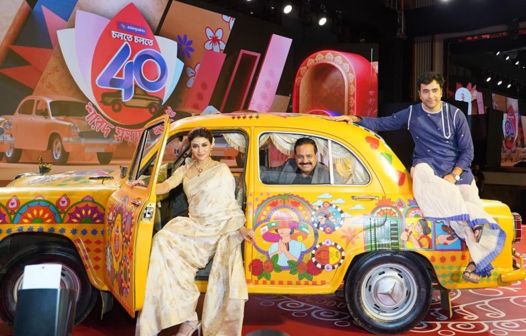 Asian Paints, Sharad Shamman, Kolkata Durga Puja, taxi branding campaign, festive OOH India, MyHoardings