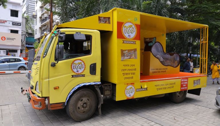 Pulse mobile van branding, mobile van advertising, transit media, outdoor marketing, roadshow promotion, MyHoardings, brand activation India