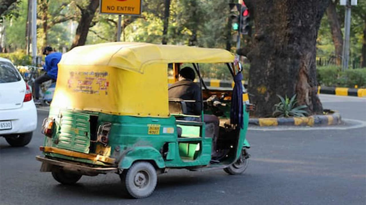 Cab Branding vs Auto Branding: Which Transit Medium Delivers Better Local Visibility?